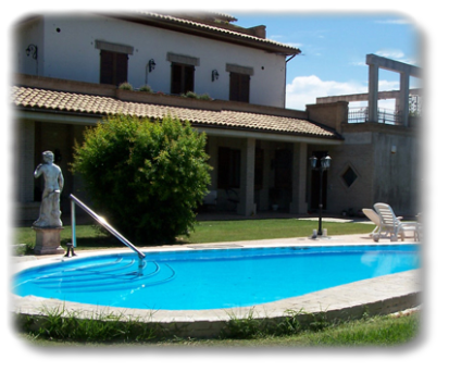 giardino con piscina